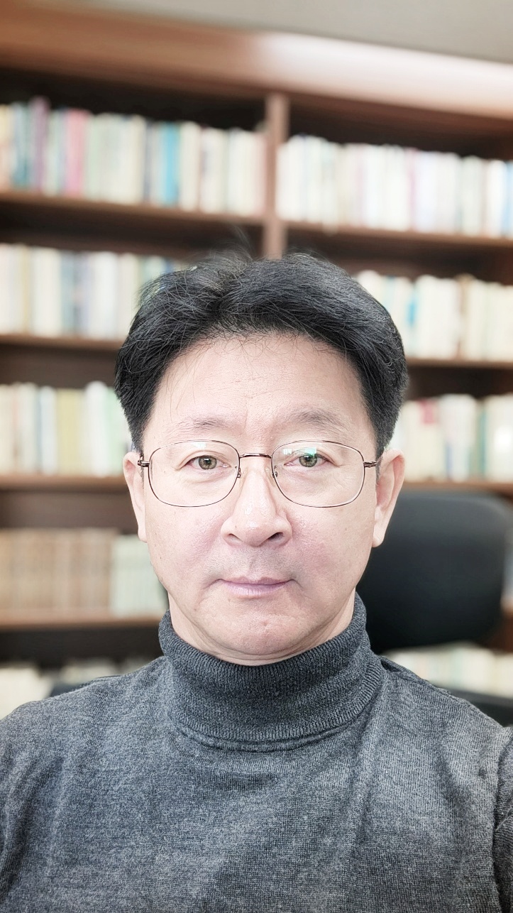 Professor Ahn Sung-jae of the Graduate School of Education