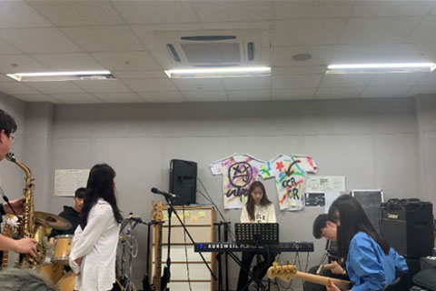 CREPERS(크레퍼스) 활동사진 4