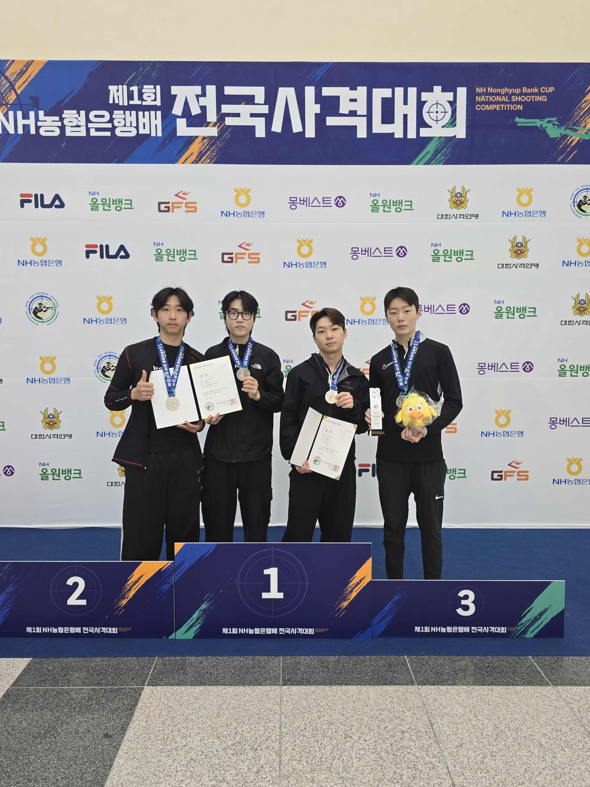 공기소총 단체전 준우승.jpg