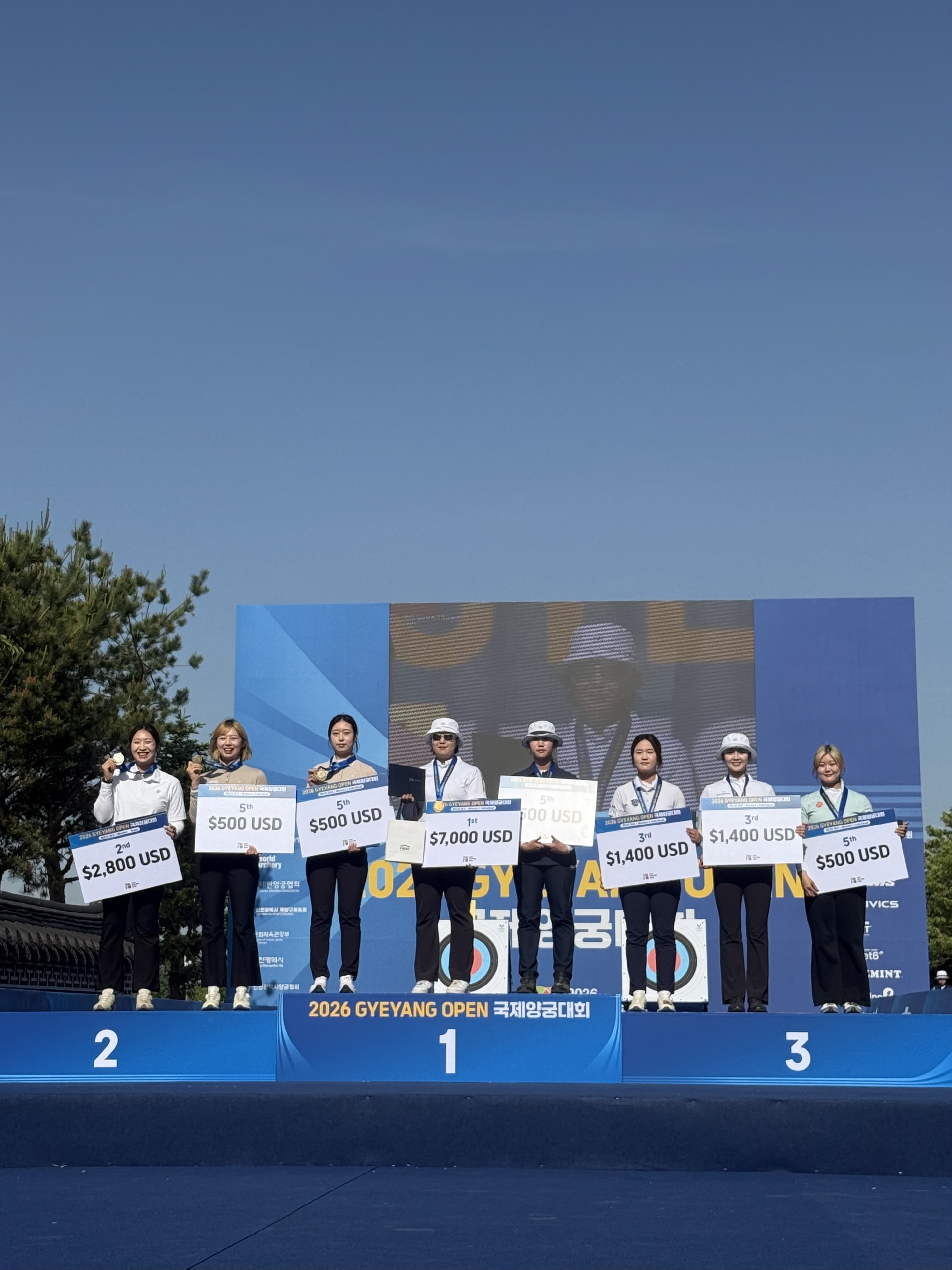 이주예(개인5위, 중앙 네이비셔츠).jpg
